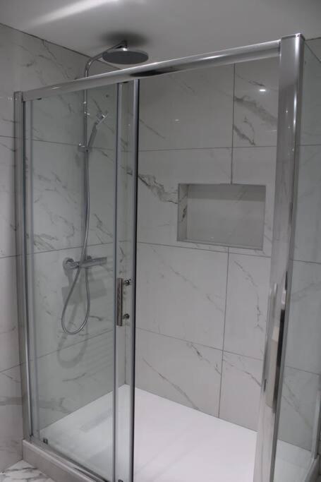 5 Star Apartment Londen Buitenkant foto
