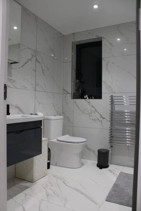 5 Star Apartment Londen Buitenkant foto